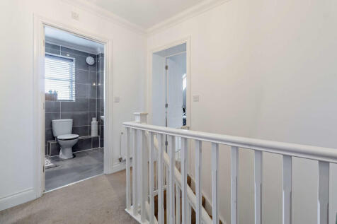 8662282-interior1...
