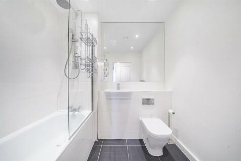 Main Bathroom - 15 Bessemer Place - Property for S
