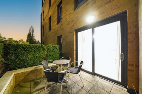 Patio 1 - Johnson Court - Kidbrooke Village - Prop