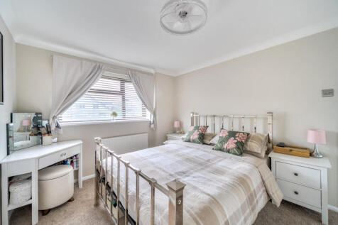 1382180-5-691d942...