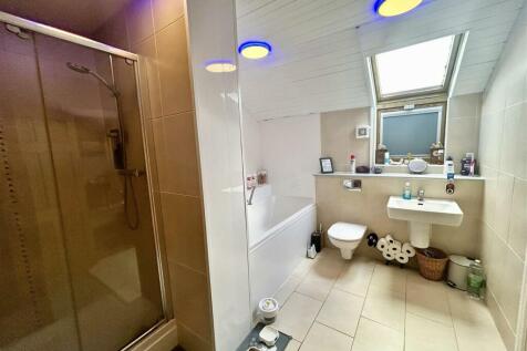 Ensuite Jack &amp; Jill Bathroom (3).jpeg