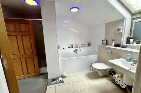 Ensuite Jack &amp; Jill Bathroom (2).jpeg
