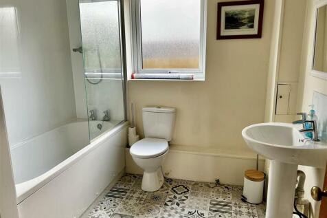 Downstairs Bathroom (2).jpeg
