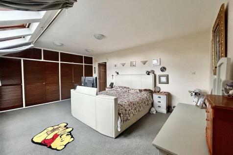 Bedroom 1 (2).jpeg