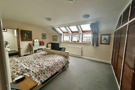 Bedroom 1 (1).jpeg