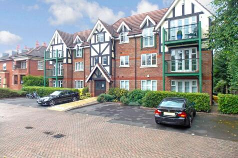 Three Double Bedroom Flat To Rent