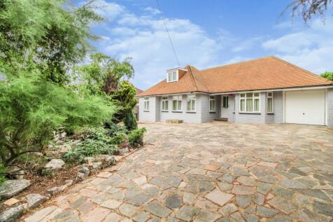 Three Double Bedroom Detached Bungalow To Rent