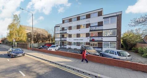 Three Double Bedroom 2nd Floor Flat To Rent