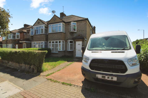 Two Bedroom 1st Floor Maisonette To Rent