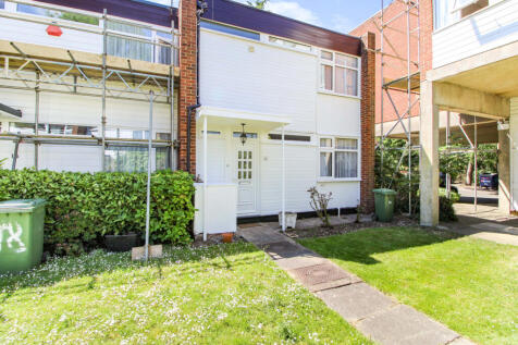 Three Bedroom End Of Terraced House For Rent