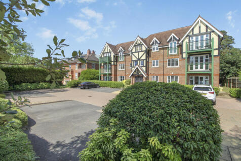 Three Double Bedroom Flat To Rent