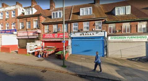 One Bedroom 2nd Floor Flat Above A Shop To Rent