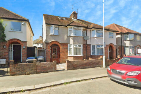Five Bedroom Semi Detached House To Rent