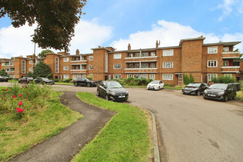 One Bedroom 2nd Floor Flat To Rent