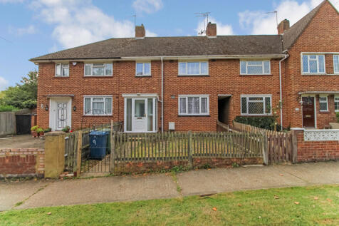 Four Bedroom Mid Terraced House To Rent