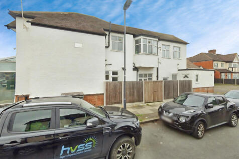 Three Bedroom 1st Floor Maisonette For Sale