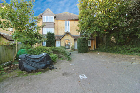 2nd Floor Studio Flat To Rent