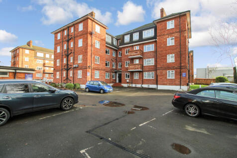 One Bedroom 3rd Floor Flat To Rent