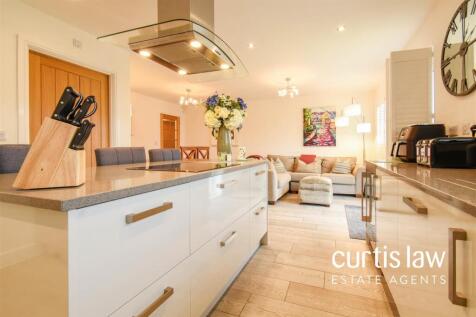 Kitchen/ Dining Room
