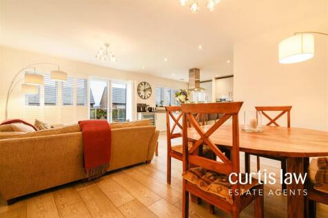 Kitchen/ Dining Room