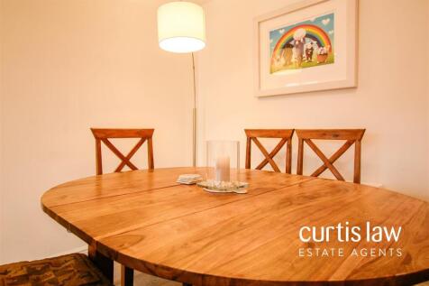 Kitchen/ Dining Room