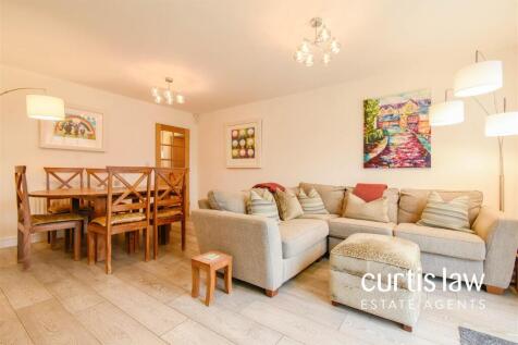 Kitchen/ Dining Room
