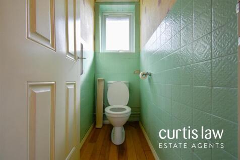 Usptairs WC