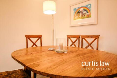 Kitchen/ Dining Room