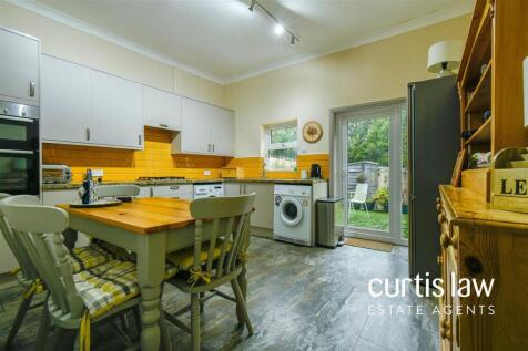 Kitchen/ Dining Area