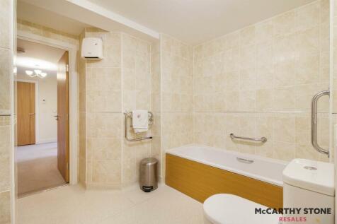 21_bathroom.jpg