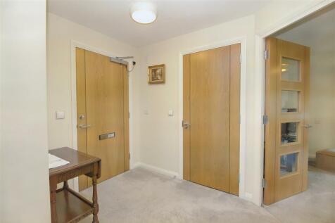 8558023-interior01.JPG