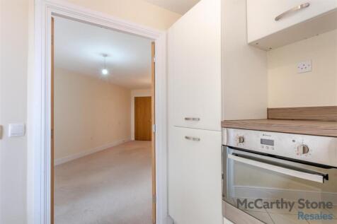 8657699-interior10.jpg