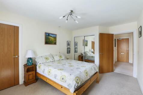 06-4c6aCT_MCS_Flat 22 Cartwright Court_022 (1).JPG