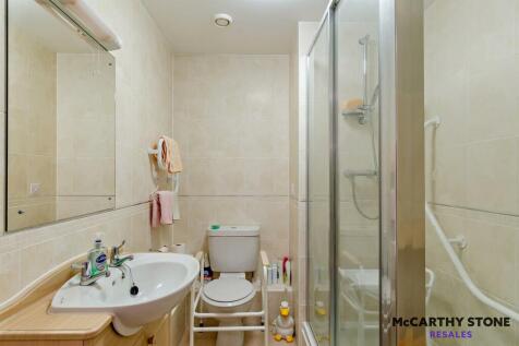SHOWER ROOM: