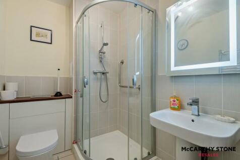 Shower Room: