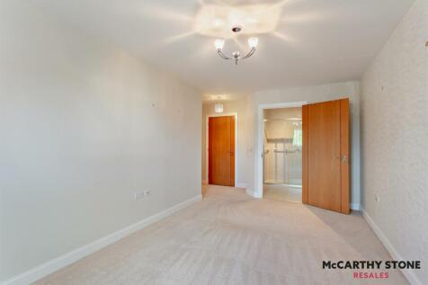 Double Bedroom: