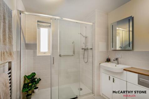 Shower Room: