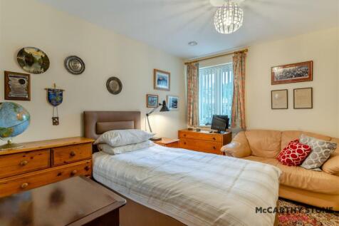 8616531-interior16.JPG