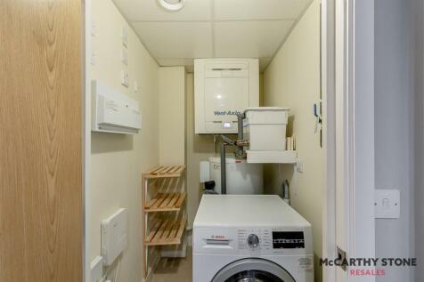 8619679-interior01.JPG