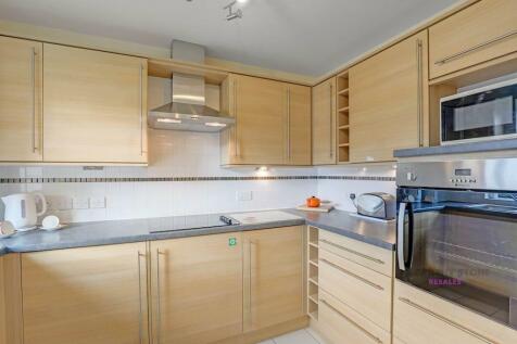 17-11b5CT_MCS_Flat 40 Jenner Court_65-small.jpg