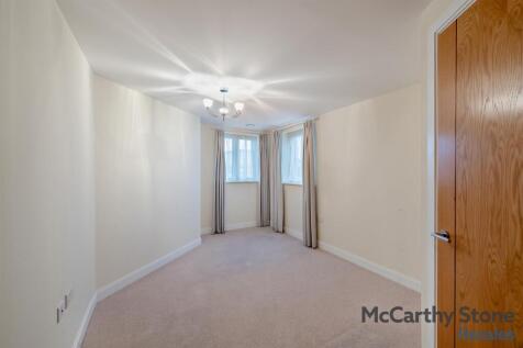 Double Bedroom: