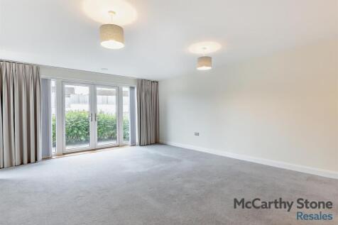Open Plan Living Room/Kitchen