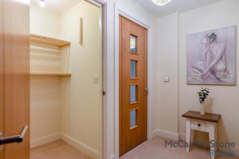 8635986-interior16.jpg