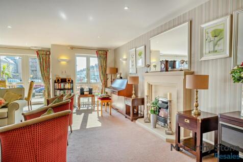 Homeowners Lounge