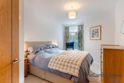 8639383-interior10.jpg