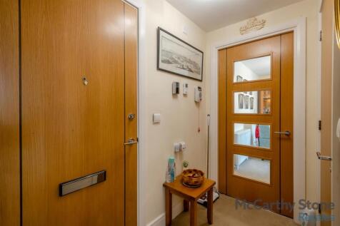 8639380-interior10.jpg