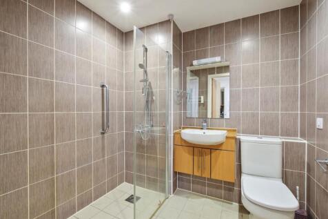 14-fb67GCMCS - 15 Springhill House - Shower - Orig