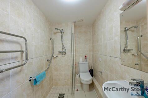 Guest Shower Room/WC