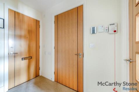 8640072-interior02.jpg