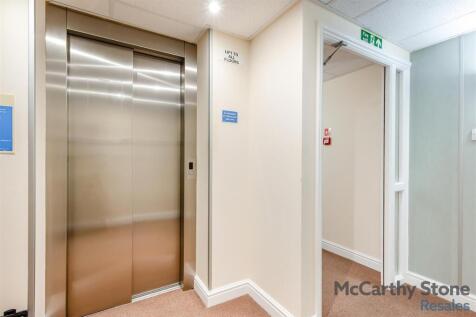 8640072-interior10.jpg